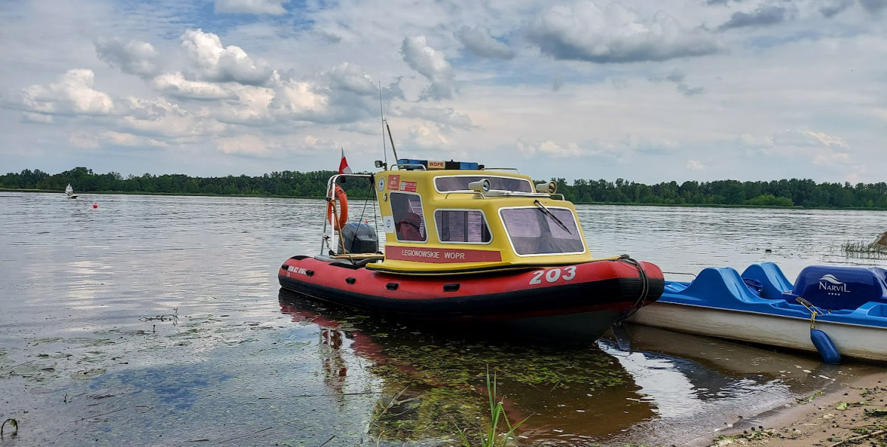 Dramat na Jeziorze Zegrzyńskim. 30-latek zniknął pod wodą, poszukiwania...