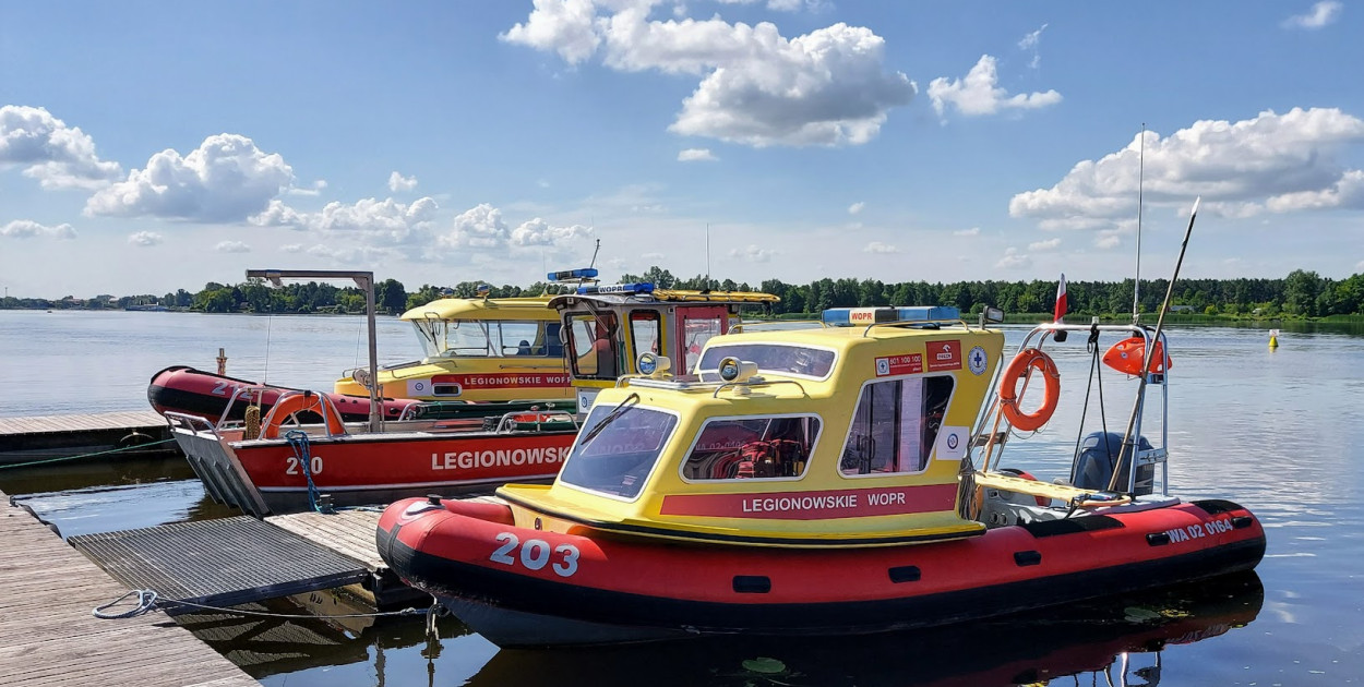 Tragiczne zdarzenie nad Jeziorem Zegrzyńskim. Służby kontynuują poszukiw...