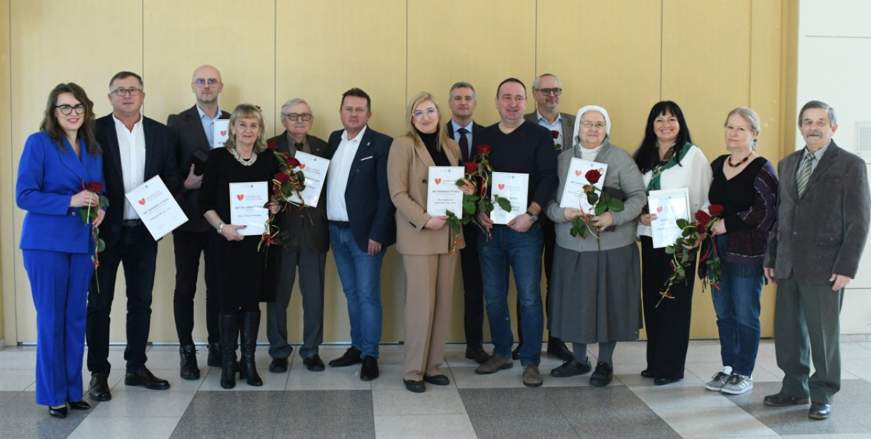 Na zdjęciu laureaci edycji \'Odpowiedzialni Społecznie 2024\'. Fot. arch. Starostwa Powiatowego w Legionowie