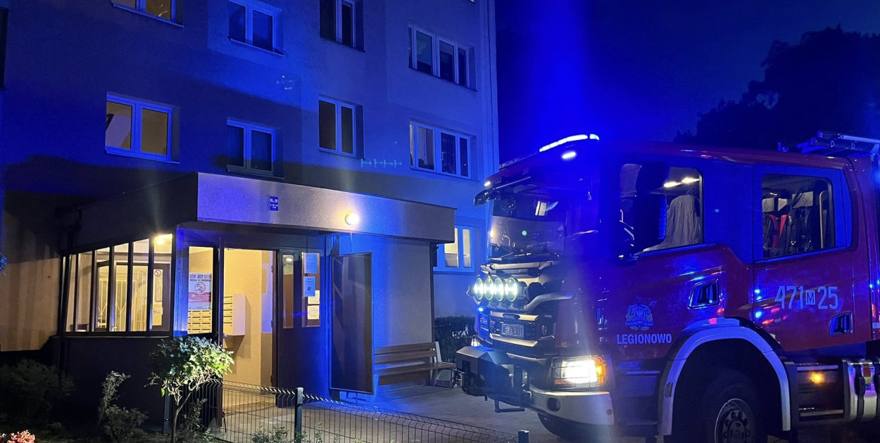 Mężczyzna uwięziony w windzie. Fot. KP PSP Legionowo