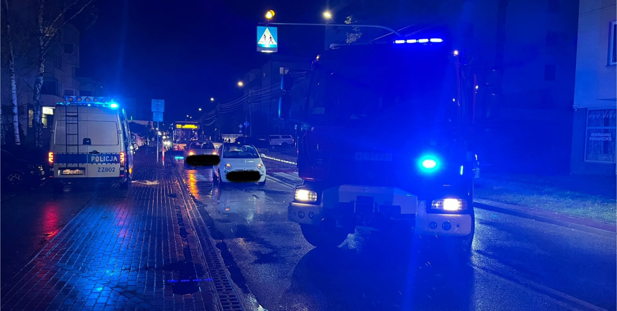 Potrącenie na przejściu dla pieszych na ul. Suwalnej w Legionowie. Fot. KP PSP Legionowo