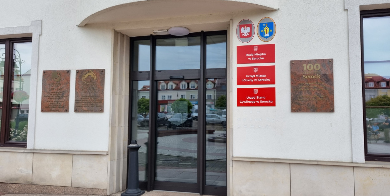 Urząd Miasta i Gminy w Serocku. Fot. arch. Legio24.pl