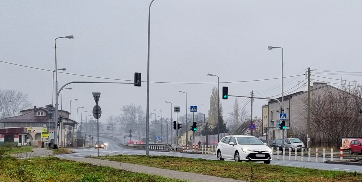 Skrzyżowanie ulicy Wojska Polskiego z drogą krajową nr 61 w Zegrzu Południowym. Umożliwiony zostanie tu skręt w lewo w ulicę Warszawską w kierunku Serocka. Fot. arch. Legio24.pl