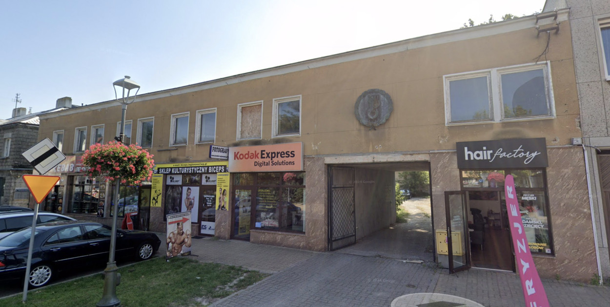 Budynek przy Batorego 11 w Legionowie. Fot. Google Street View