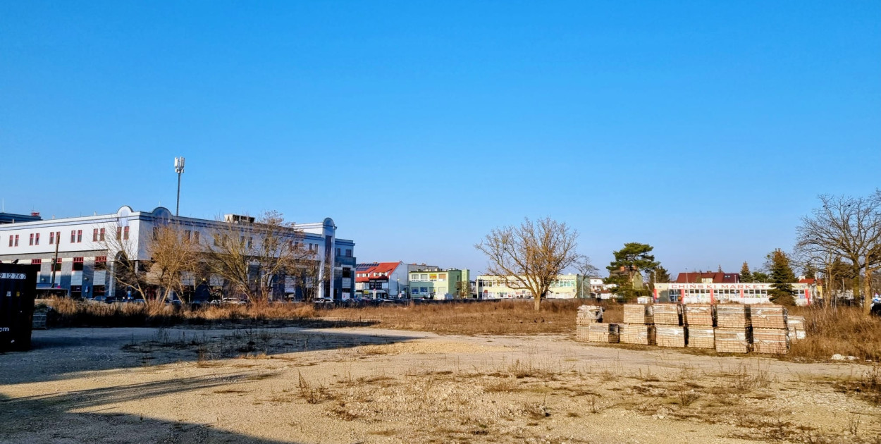 Teren przy Błękitnym Centrum. Fot. arch. Legio24.pl
