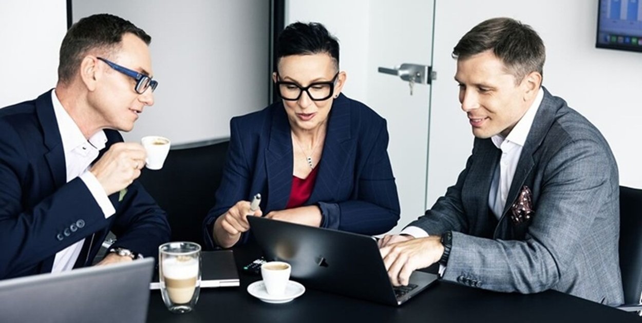 Dlaczego coraz więcej firm łączy księgowość, HR i payroll w jednym modelu outsourc