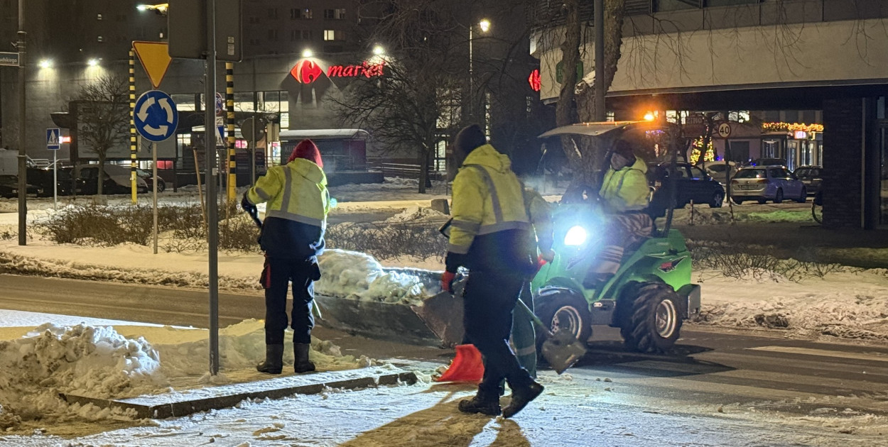 Miasto uruchamia telefon interwencyjny ws. odśnieżania. Przy dworcu maty...