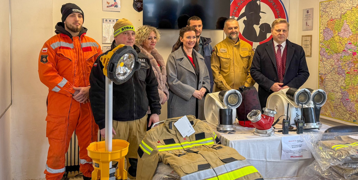 Motopompa, radiotelefony i skafander do pracy w wodzie. Nowy sprzęt dla OSP JRS