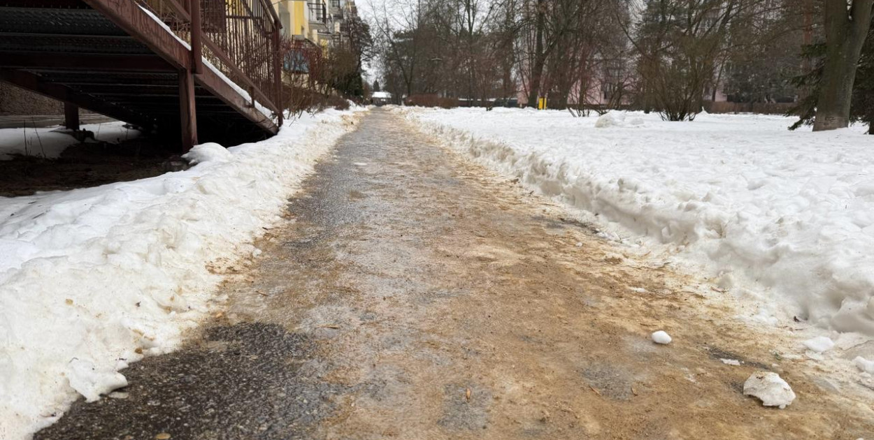 Legionowo: Uwaga na lód! Po deszczu miejscami zrobiło się bardzo ślisko