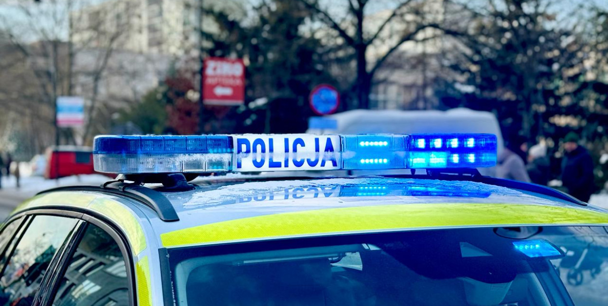 Jabłonna: Siłowe wejście do mieszkania, w środku znaleziono ciało kobiety