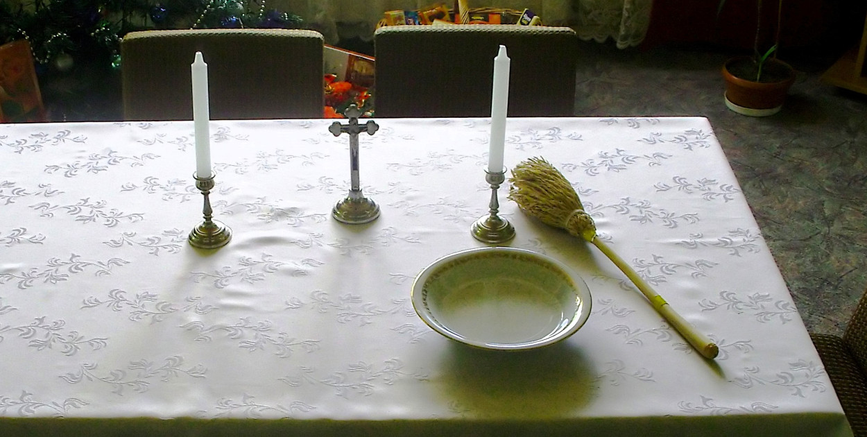 Polacy nie chcą już przyjmować księdza jak dawniej. Odwracają się od tego...