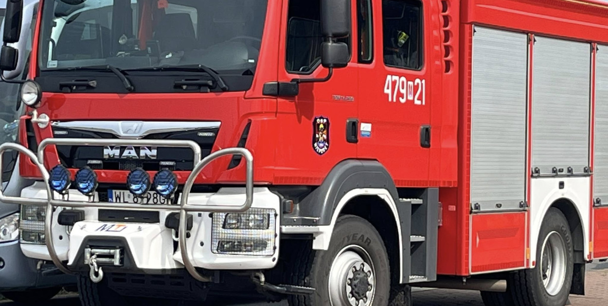 Pożar w domu w Wólce Radzymińskiej. Zapaliła się boazeria przy kominku