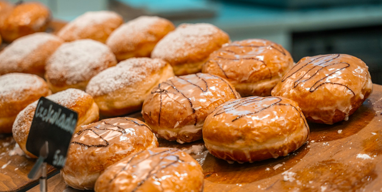 Kuligi i biesiady zamiast kolejek po pączki. Tak świętowano dawniej