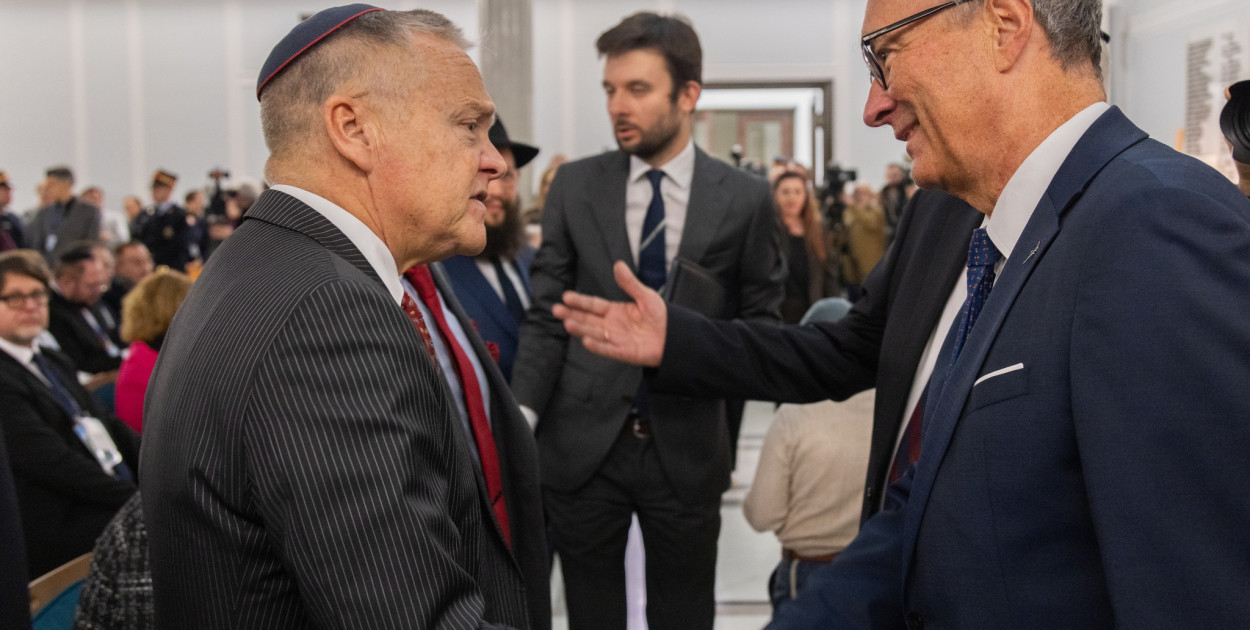 Polacy krytycznie o decyzji ambasadora USA – wyniki sondażu IBRiS