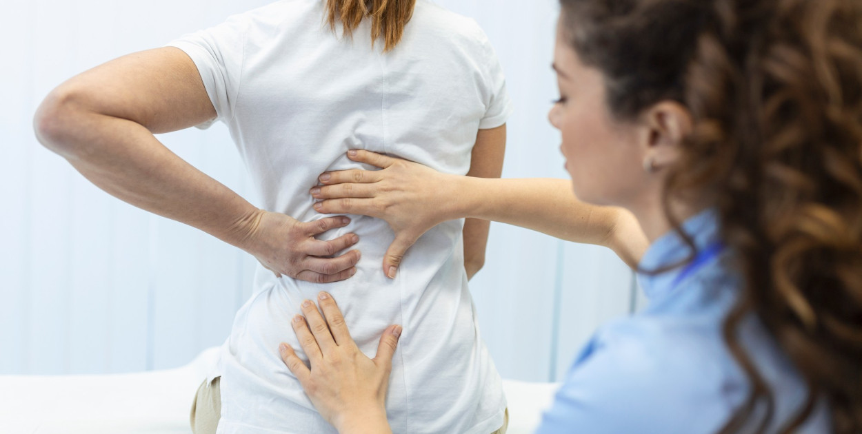 Tabletka czy fizjoterapia? Jak trwale pozbyć się problemów z kręgosłupem