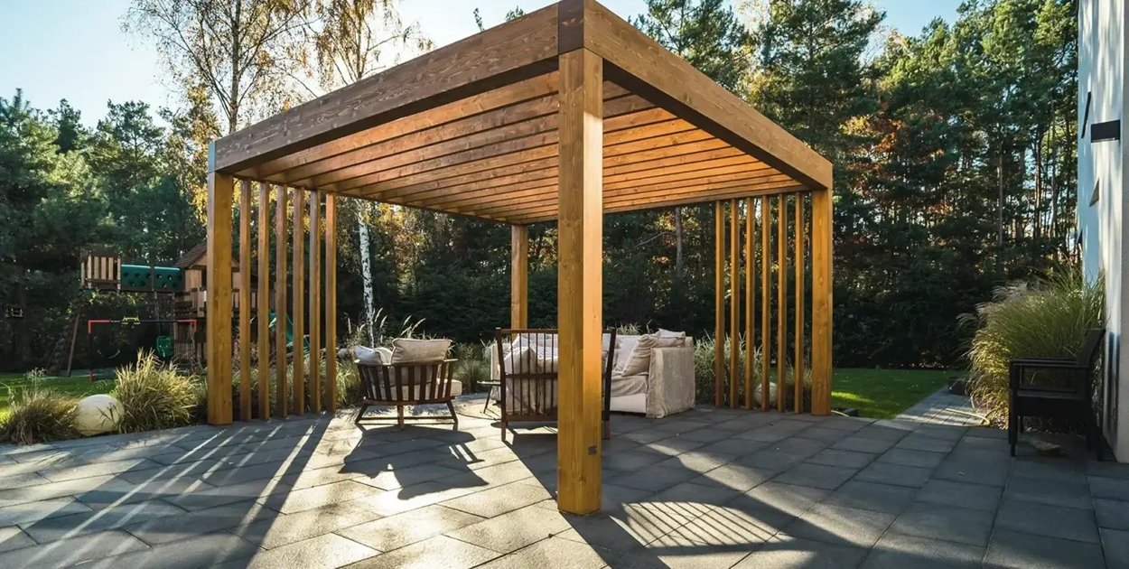 Nowoczesna altana ogrodowa jako całoroczny salon w sercu natury