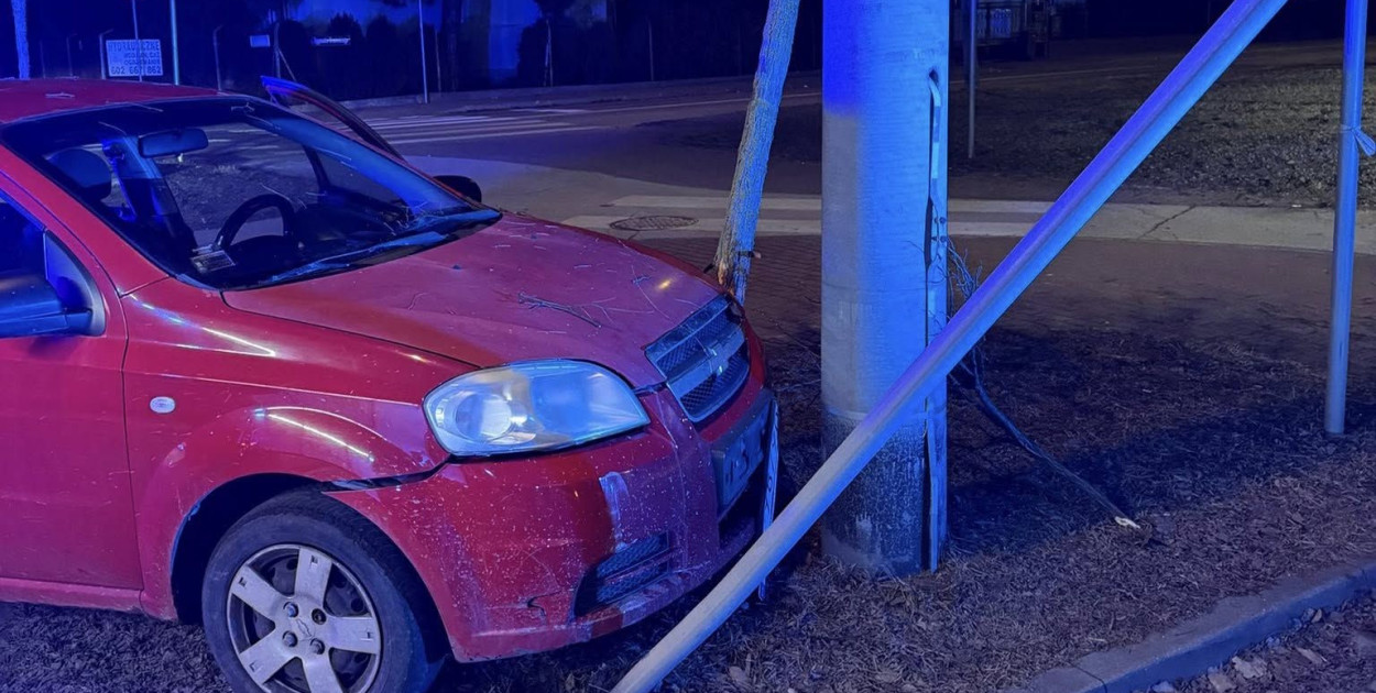 Nocna kolizja na Jagiellońskiej. Kierująca bez prawka, auto bez przeglądu i OC