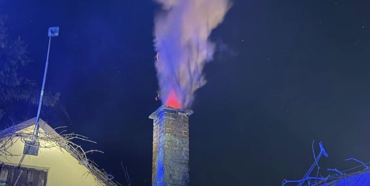 Stanisławowo Zegrzyńskie: Pożar sadzy w budynku mieszkalnym