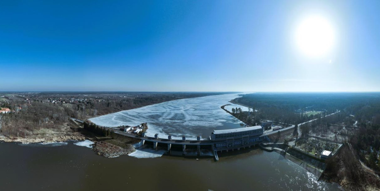 Zrzut wody z Jeziora Zegrzyńskiego. Poziom Narwi może gwałtownie wzrosnąć