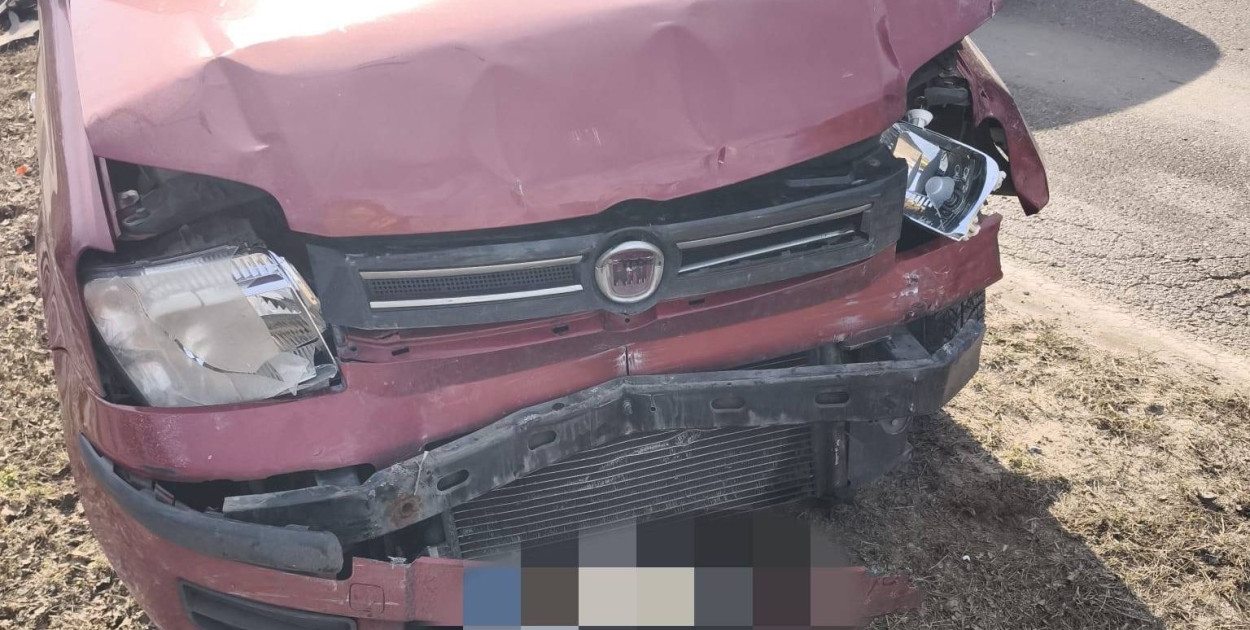 Kolizja dwóch samochodów i motocykla w Nieporęcie