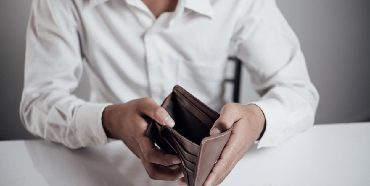 Skąd wziąć pieniądze na nagły wydatek bez zdolności kredytowej w banku?