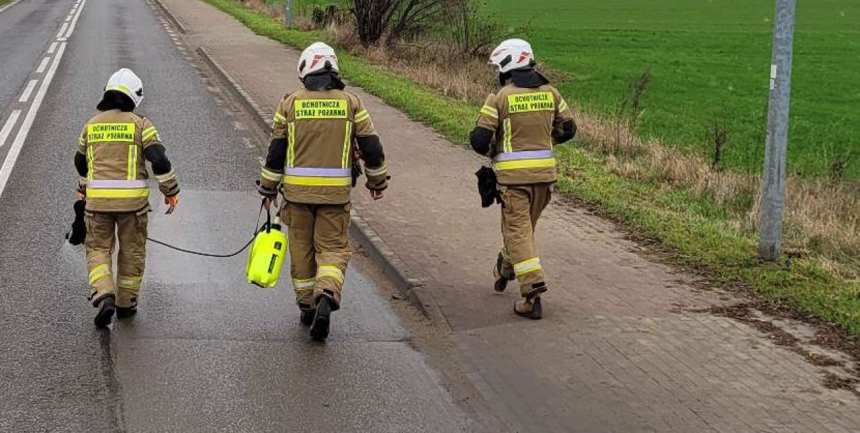 Skierdy: Przez godzinę usuwali śliską plamę z ul. Kowalika