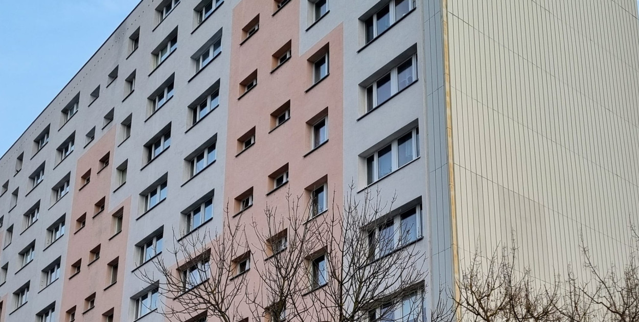 Legionowo: Służby weszły do mieszkania. W środku ciało starszej kobiety