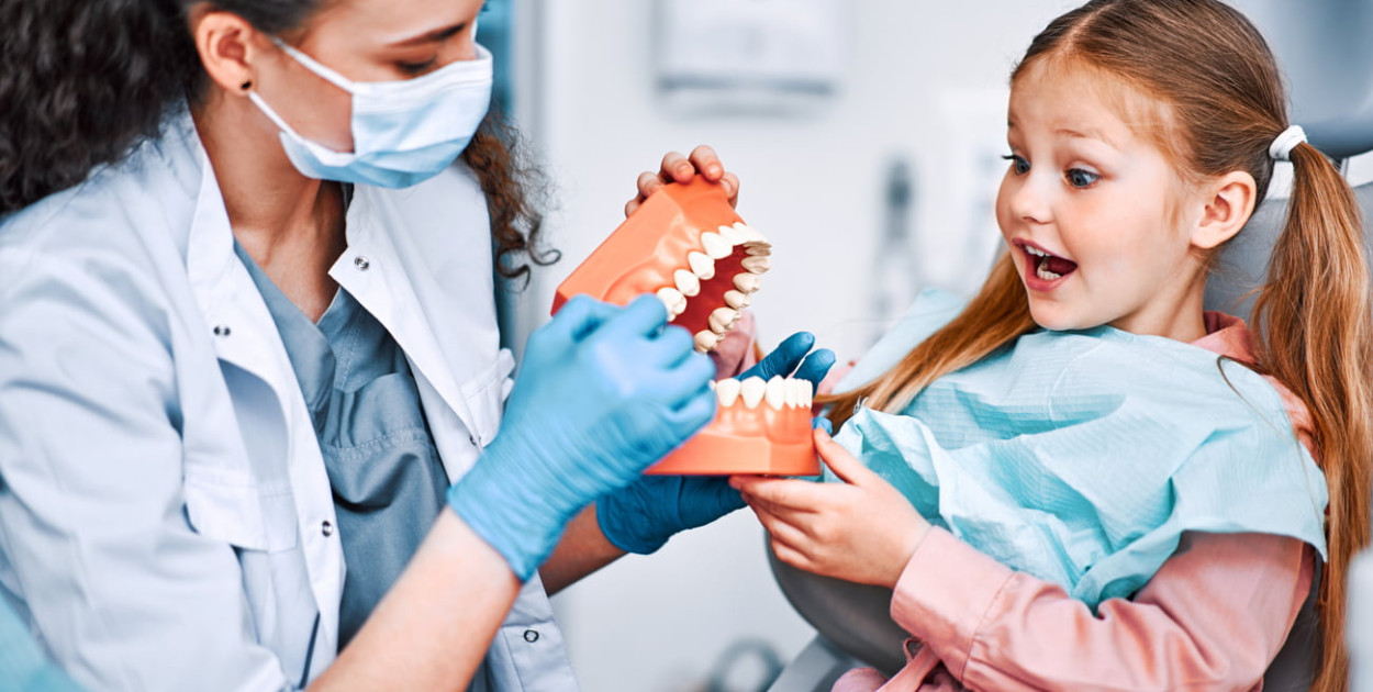 Kiedy zacząć leczenie ortodontyczne u dziecka – w wieku 6, 10 czy 13 lat?