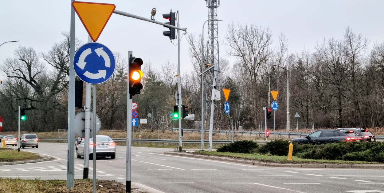 Jabłonna: Kolejna stłuczka na rondzie z kamerami red light