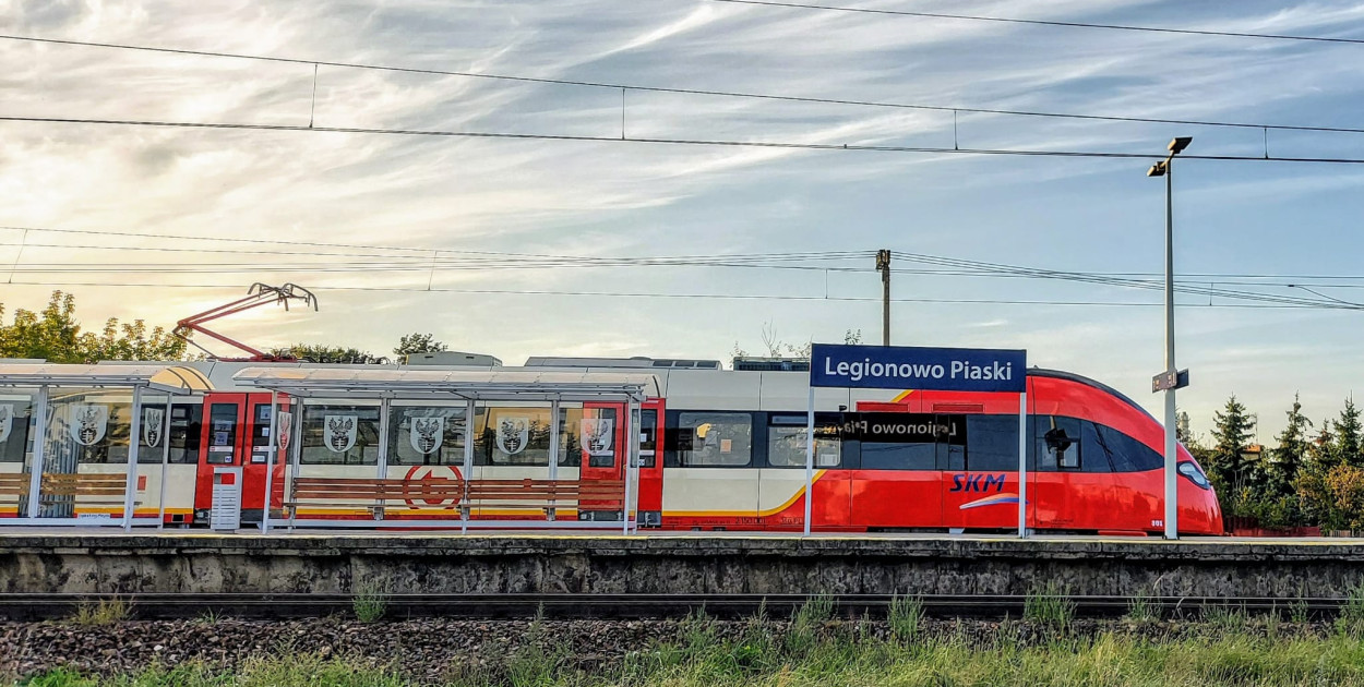 Zmiany na stacji Legionowo Piaski. PKP PLK montuje nowy system informacji...