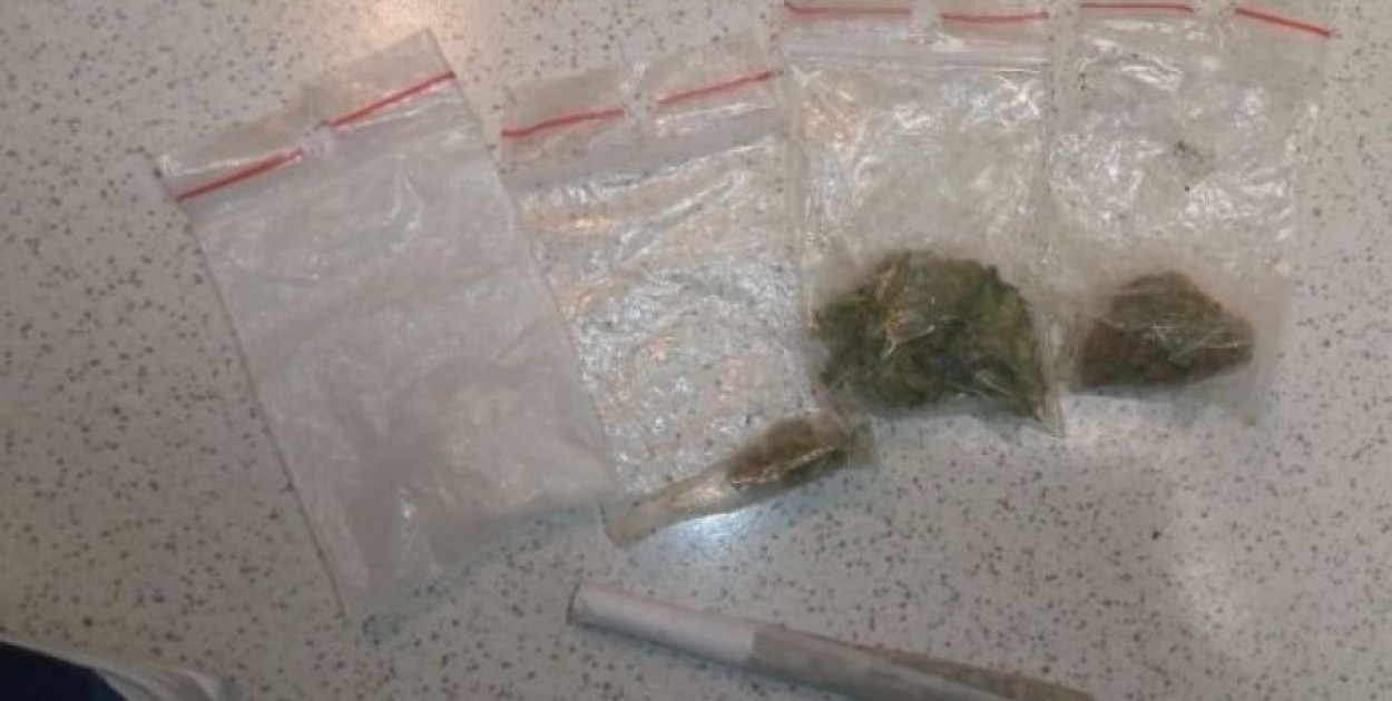 Jabłonna : 42-latek zatrzymany z narkotykami. Był poszukiwany