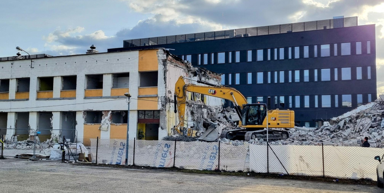 Legionowo: Wyburzają dawną siedzibę sądu i prokuratury [FOTO]