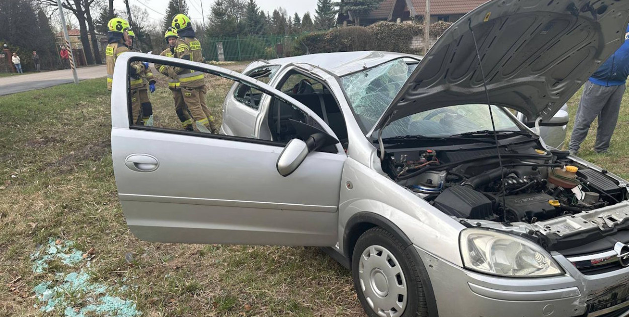 Wyprzedzał i dachował. Kolizja w Stanisławowie Pierwszym