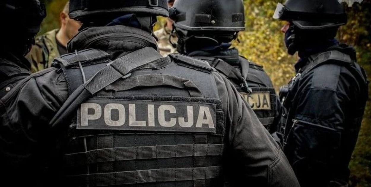 Nie tylko ścigają. Coraz więcej policjantów z zarzutami za narkotyki