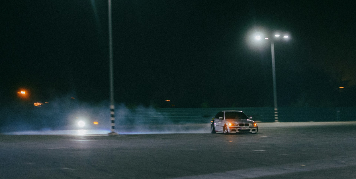 Nowe przepisy już obowiązują. Za drift min. 1500 zł i trzy miesiące bez prawka