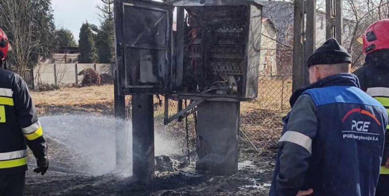 Pożar transformatora w Białobrzegach. Akcja strażaków w jednostce wojskowej