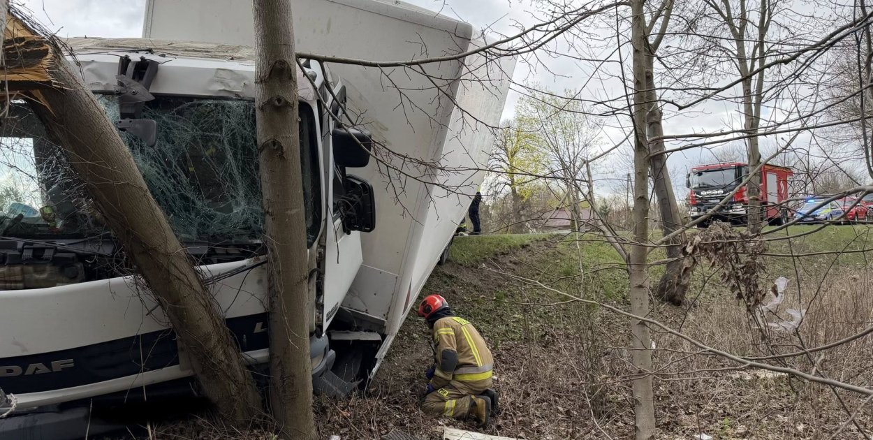 To zły stan opony był przyczyną kolizji. Kierowca DAF-a ukarany wysokim...