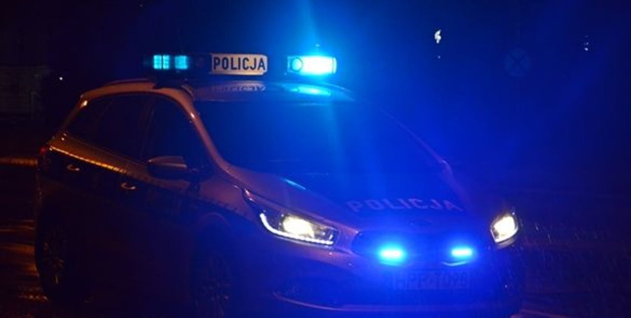 Legionowo: Dachowanie toyoty na ul. Grudzie. 31-latek trafił do szpitala