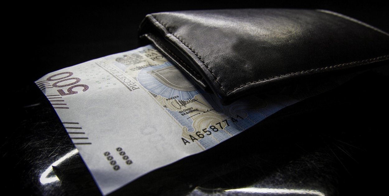 Podniosą próg podatkowy? W portfelach Polaków może zostać więcej pieniędzy