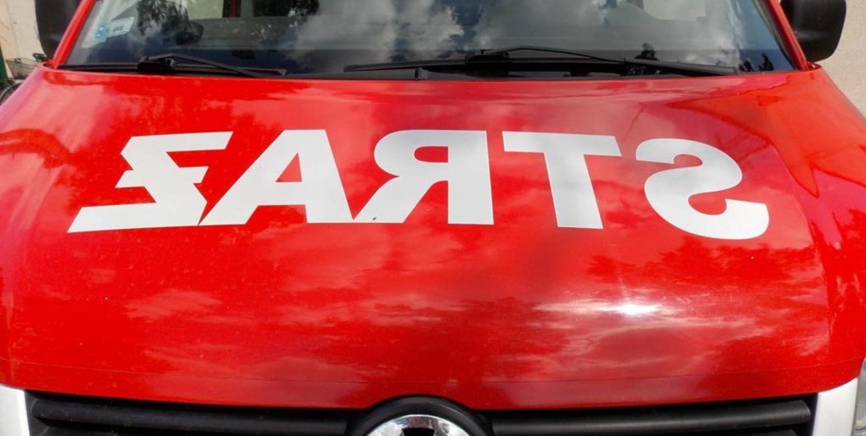 Chotomów: Kolizja samochodu ze słupem. Sprawca odjechał